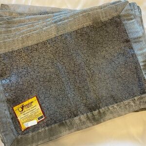 Placemats Silver Metallic Finish 18 NEW Easy Care Machine Wash